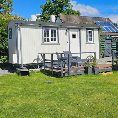 Small Cozy Shepherd Hut 20 By 7 Feet With Boxed In High Double Bed Белмакара Екстер'єр фото