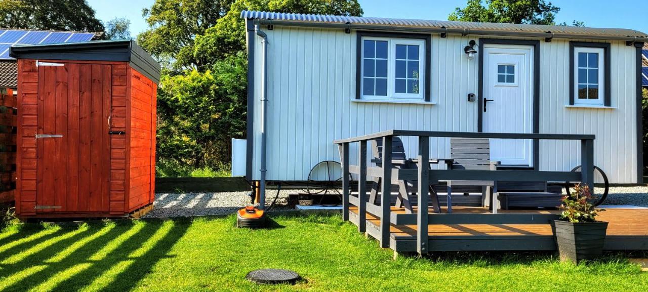 Small Cozy Shepherd Hut 20 By 7 Feet With Boxed In High Double Bed Белмакара Екстер'єр фото